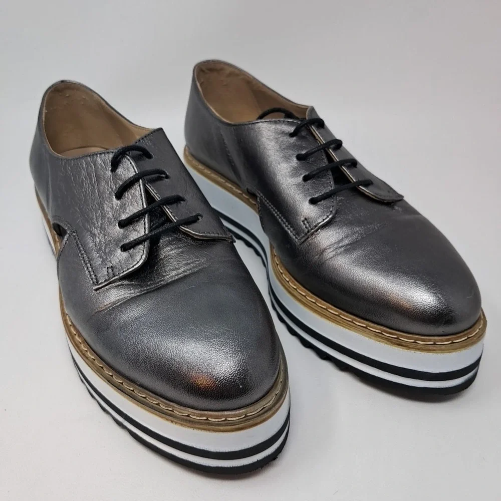 Summit White Mountain Brody Leather Oxford Size 38 US 7.5 Metallic Silver Shoes.